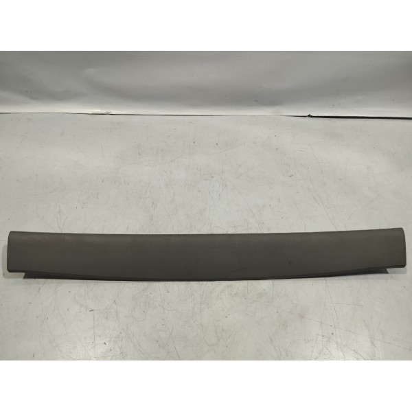 Moldura Aplique Tampa Traseira Interna Porsche Cayenne 2012