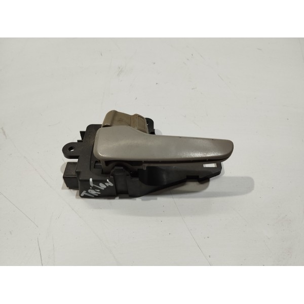 Macaneta Interna Dianteira Esquerda Triton 2015