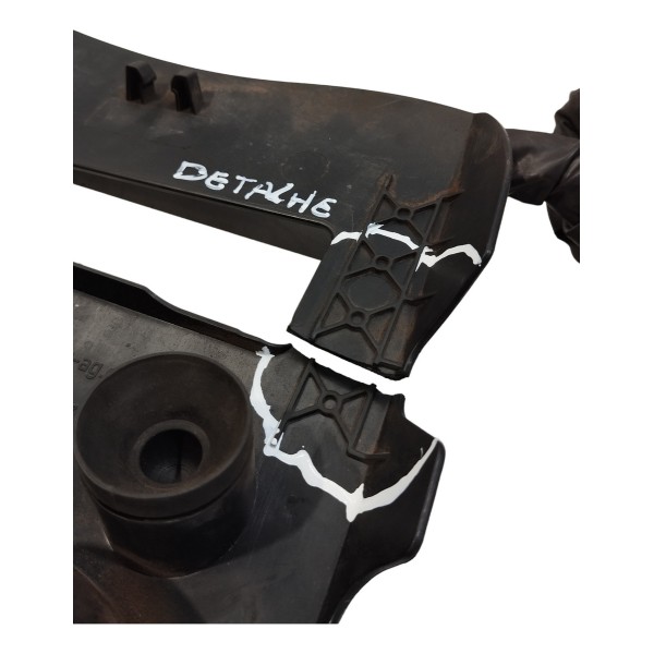 Tampa Capa Motor Mercedes C180 2013 Detalhe